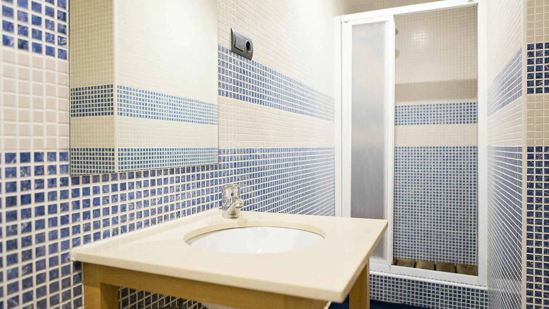 Suncity Flat Martires Malaga 0*,